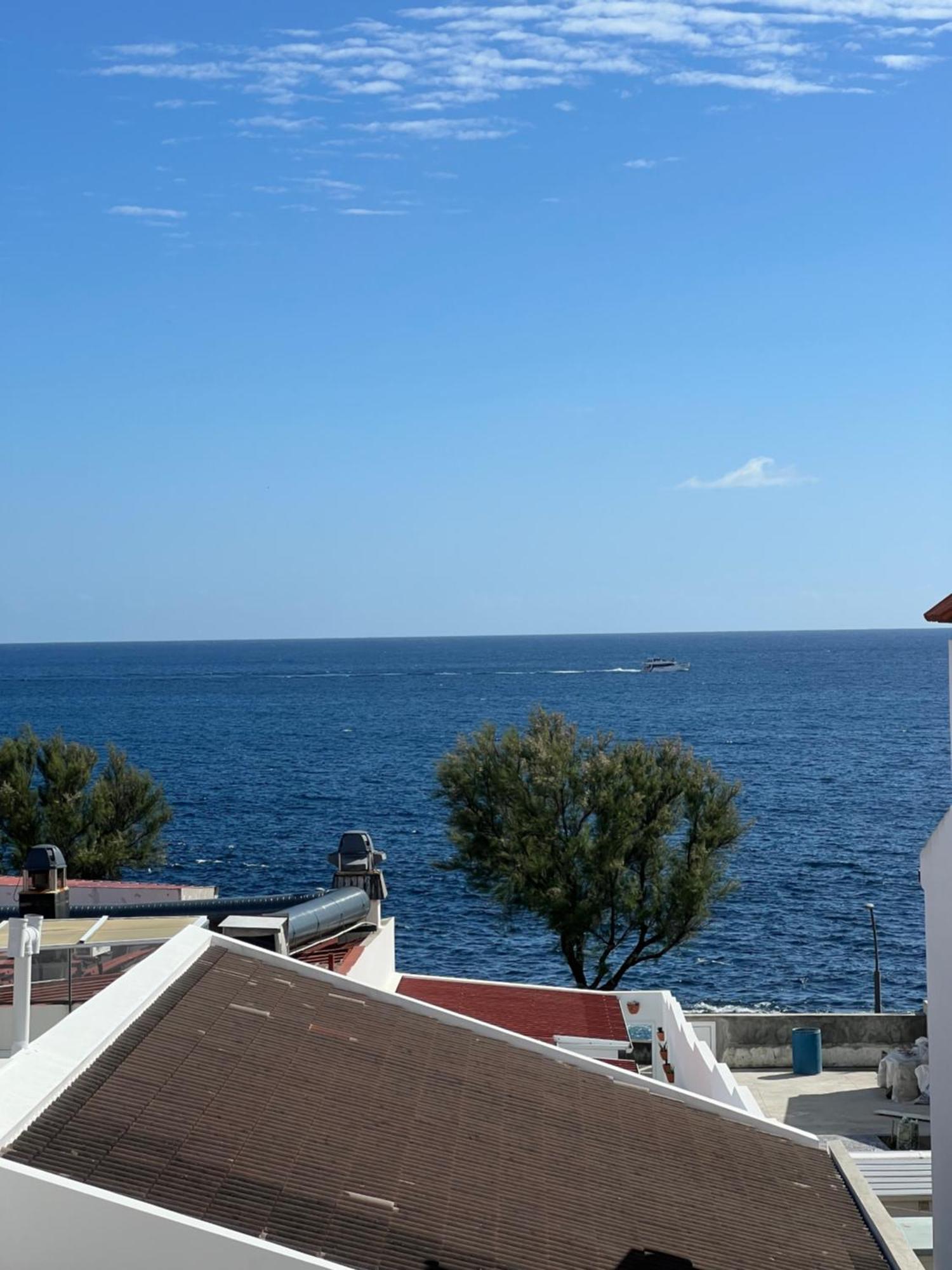 Casa A 2 Minutos A Pe De Piscina Natural Ponta Delgada Exteriér fotografie